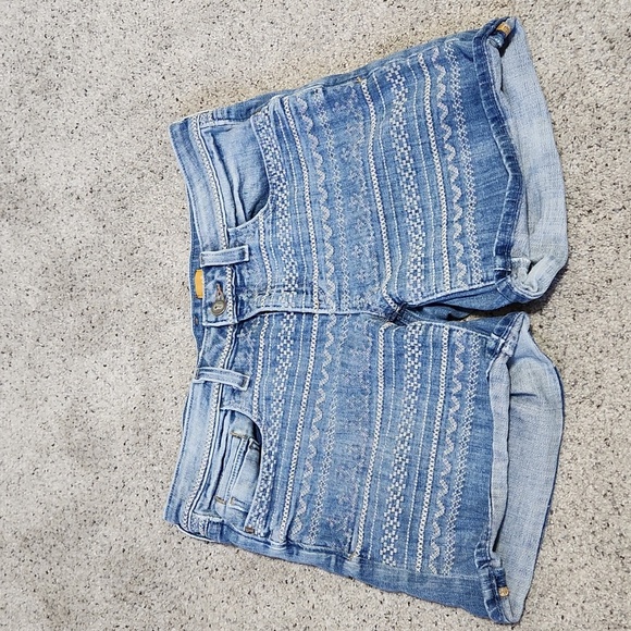 Anthropologie Pilcro Embroidered Denim Jean Short Rolled Cuff Size 28 - Picture 3 of 12